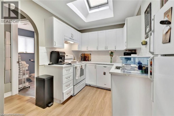 4pc Bathroom - 93 Robertson Crescent, Kitchener, ON N2E1A6 Photo 4