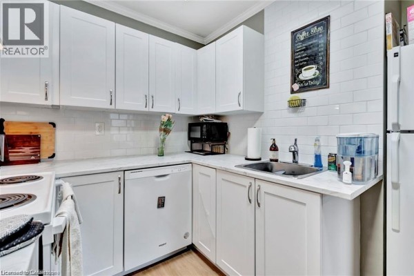 Laundry room - 93 Robertson Crescent, Kitchener, ON N2E1A6 Photo 5