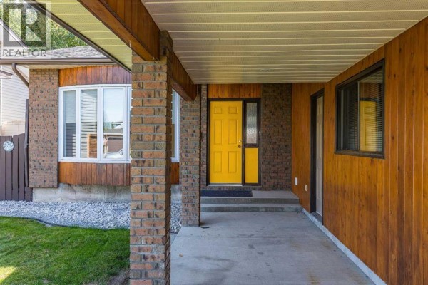 Dining room - 93 Shaw Crescent Se, Medicine Hat, AB T1B3Y6 Photo 3