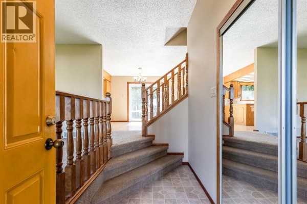 Bedroom - 93 Shaw Crescent Se, Medicine Hat, AB T1B3Y6 Photo 5
