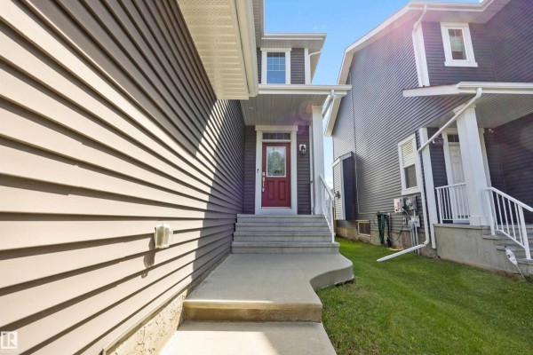 Kitchen - 93 Sheppard Wy, Leduc, AB T9E0T4 Photo 3