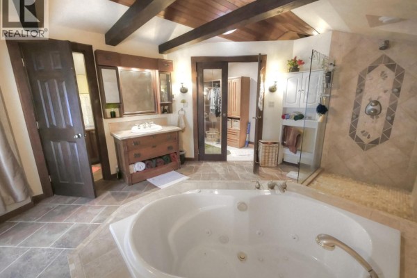 2pc Bathroom - 930 China Creek Road, Genelle, BC V0G1G0 Photo 5
