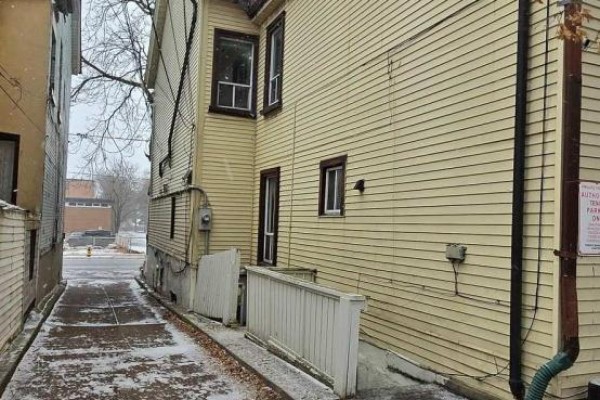930 Dundas Street E, Toronto, ON M4M1R3 Photo 2