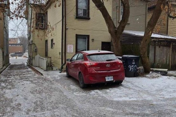 930 Dundas Street E, Toronto, ON M4M1R3 Photo 4