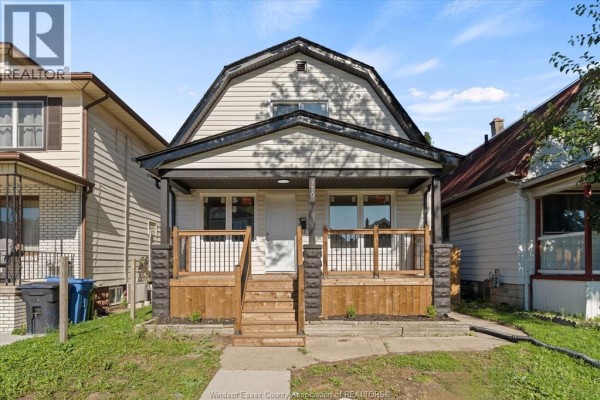 Family room - 930 Elsmere, Windsor, ON N9A2A9 Photo 3