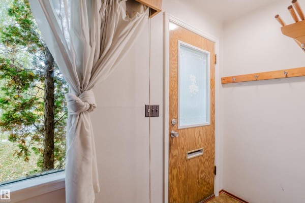 Bedroom 4 - 9303 86 St Nw, Edmonton, AB T6C3E6 Photo 4