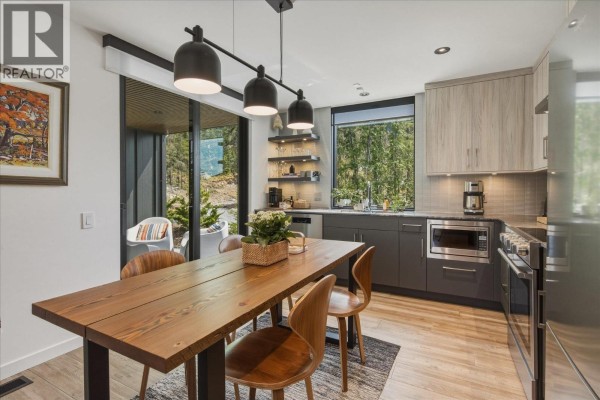 9304 Steller's Way, Whistler, BC V8E1M1 Photo 5