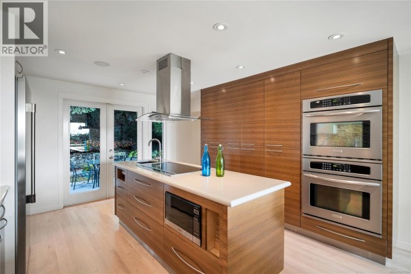Mud room - 931 Lakeview Ave, Saanich, BC V8X3H7 Photo 4