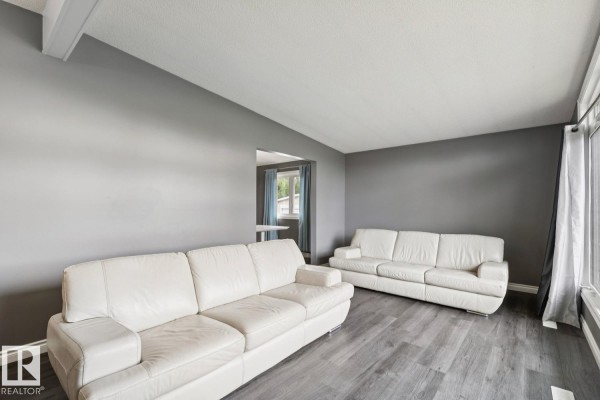Primary Bedroom - 9312 151 Av Nw, Edmonton, AB T5E2P9 Photo 5