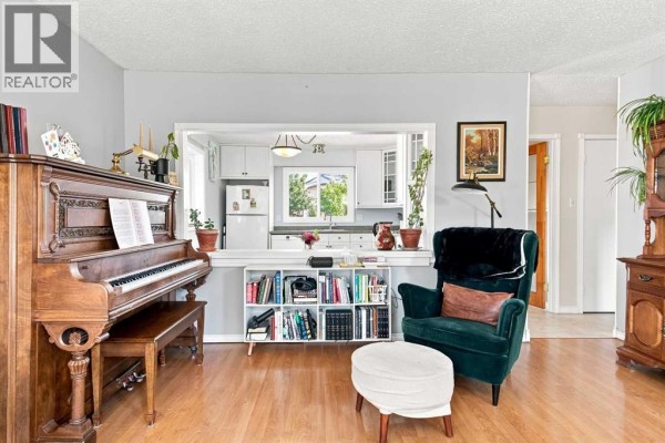 Living room - 9313 111 Avenue, Grande Prairie, AB T8V3G3 Photo 5