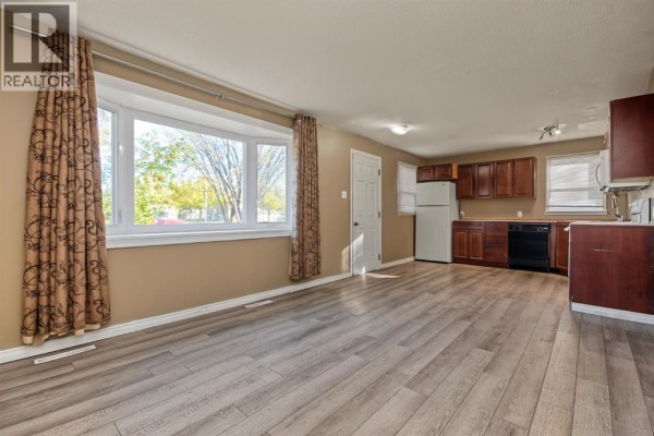 4pc Bathroom - 9319 108 Avenue, Grande Prairie, AB T8V1M6 Photo 5