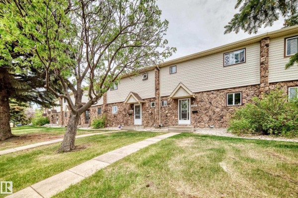 9323 Morinville Dr, Morinville, AB, photo 2
