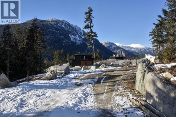9325 Warbler Way, Whistler, BC V8E1M1 Photo 5
