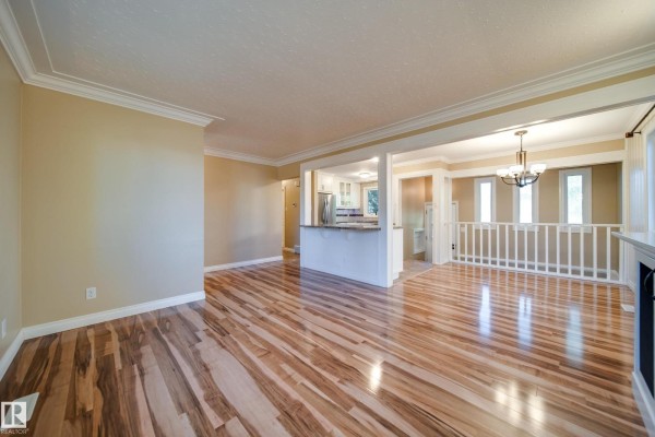 Family room - 9326 150 St Nw, Edmonton, AB T5R1G6 Photo 4