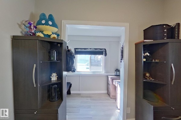 Primary Bedroom - 9328 106a Av Nw, Edmonton, AB T5H0S7 Photo 5