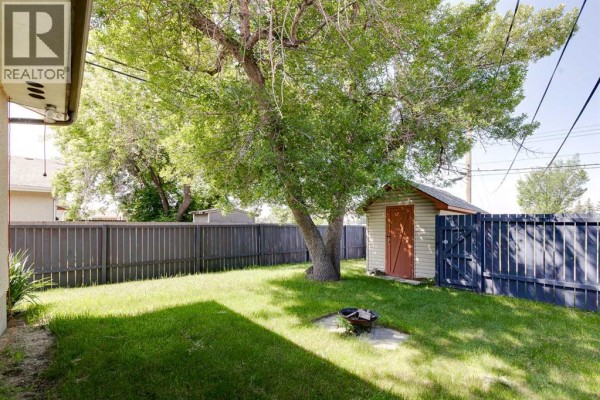 Living room - 933 Marcombe Drive Ne, Calgary, AB T2A3H2 Photo 2
