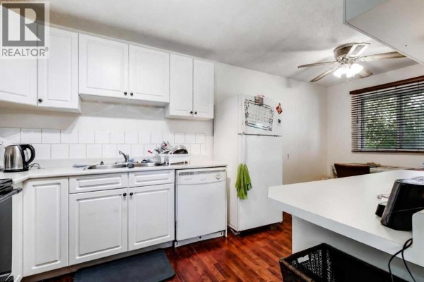 Dining room - 933 Marcombe Drive Ne, Calgary, AB T2A3H2 Photo 3