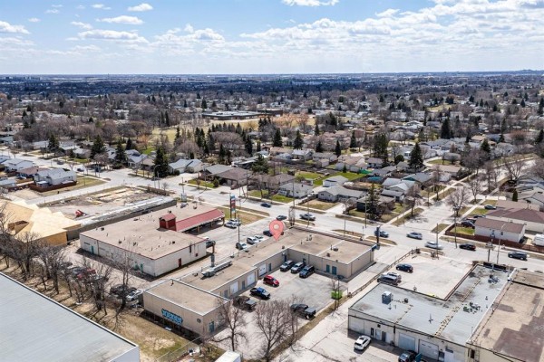 933 Mcleod Avenue, Winnipeg, MB R2G0Y4 Photo 2