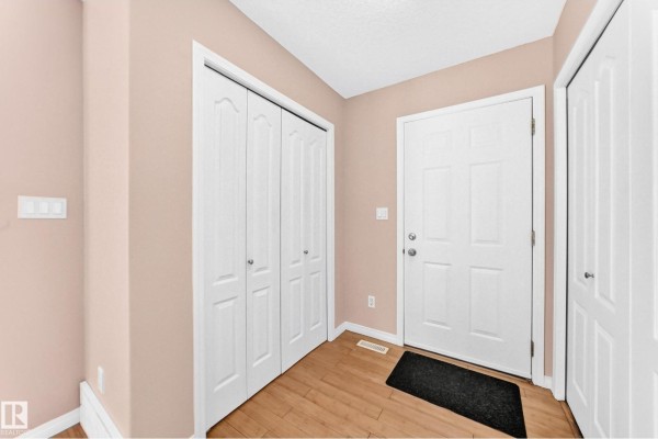 Family room - 9333 103a Av Nw, Edmonton, AB T5H0H3 Photo 4