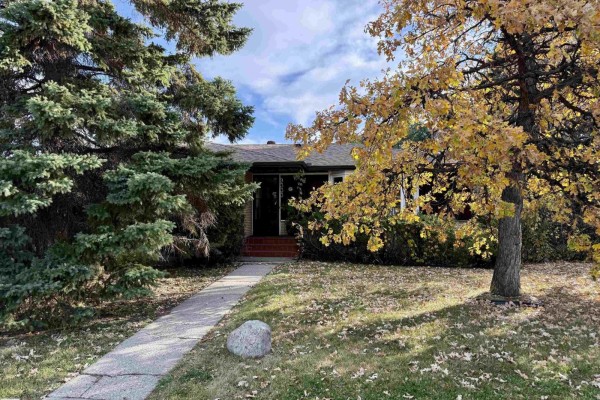 Kitchen - 9333 146 St Nw, Edmonton, AB T5R0W7 Photo 3