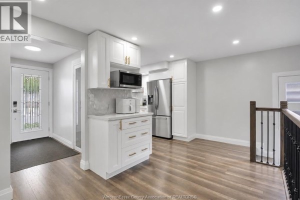 Laundry room - 9335 Esplanade, Windsor, ON N8R1J3 Photo 4