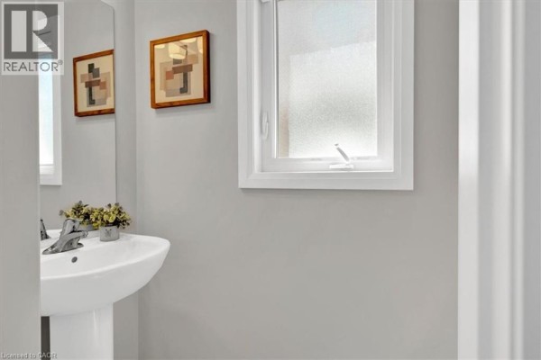 Laundry room - 9338 White Oak Avenue, Niagara Falls, ON L2G3P6 Photo 5