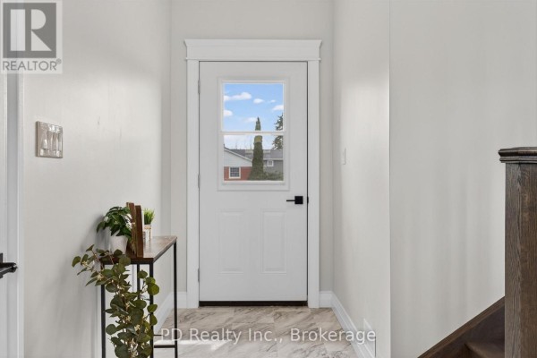 Living room - 934 Mount Pleasant Road, Cavan Monaghan, ON L0A1C0 Photo 4
