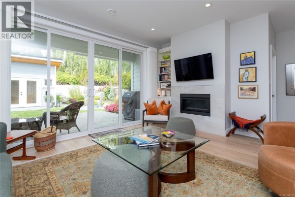 Living room - 9344 Maryland Dr, Sidney, BC V8L2R3 Photo 5