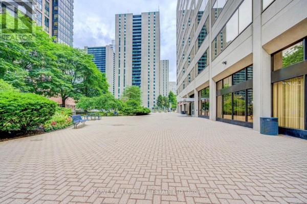 935 - 45 Sheppard Avenue E, Toronto, ON M2N5N1 Photo 2