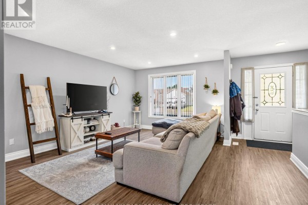 Bedroom - 936 Colette Road, Fort Erie, ON L2A6G7 Photo 3