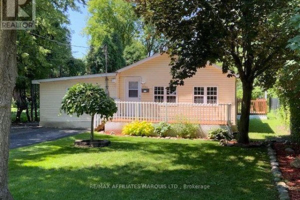 936 Gloucester Street N, Cornwall