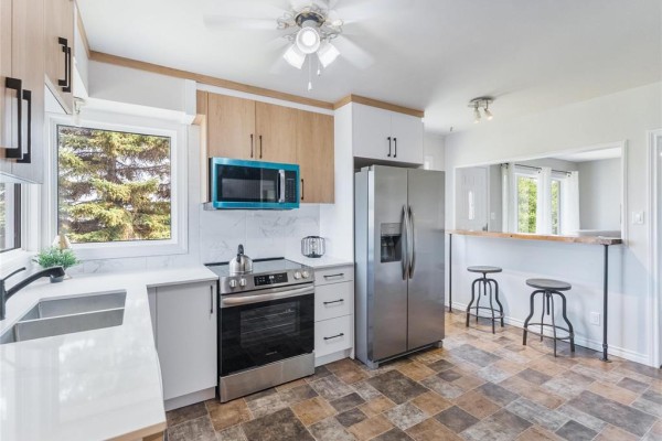 Eat in kitchen - 936 Lagimodiere Boulevard, Winnipeg, MB R3J0V4 Photo 4