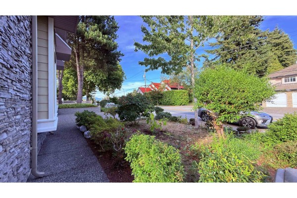 9361 124 Street, Surrey, BC V3V4S2 Photo 5