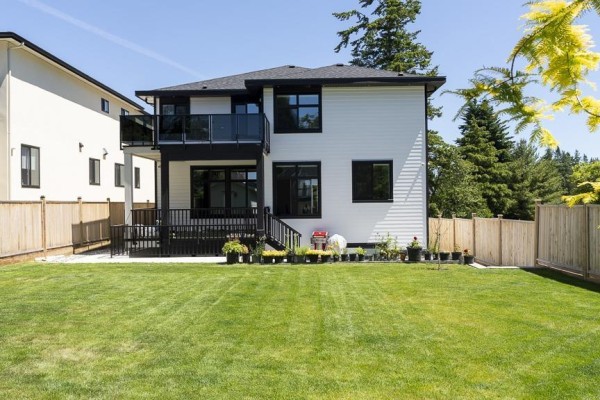 937 160b Street, Surrey, BC V4A9A7 Photo 2