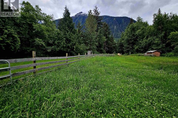 Primary Bedroom - 937 Mackenzie Highway, Bella Coola, BC V0T1C0 Photo 5