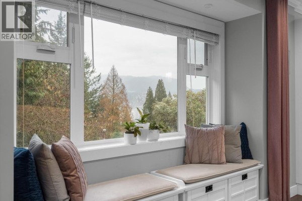 937 Thermal Drive, Coquitlam, BC V3J6R9 Photo 5