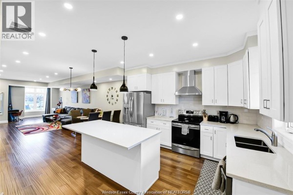937 Walker, Windsor, ON, photo 3