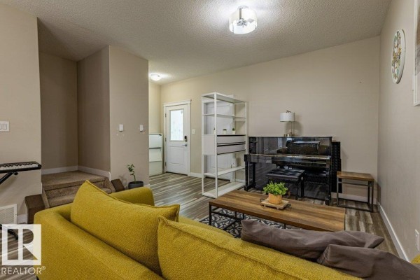 Kitchen - 9372 Cooper Bn Sw Sw, Edmonton, AB T6W4A4 Photo 3