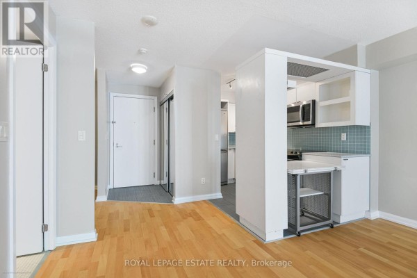 Den - 938 - 111 Elizabeth Street, Toronto, ON M5G1P7 Photo 4