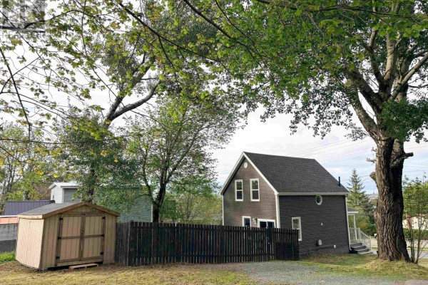 Dining nook - 938 George Street, Sydney, NS B1P1M3 Photo 3