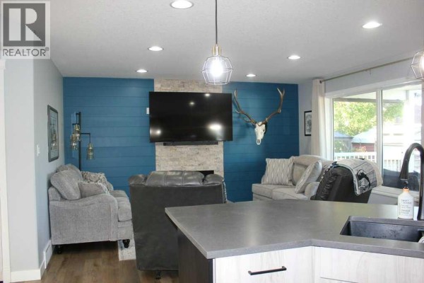 2pc Bathroom - 938 Manor Place Se, Redcliff, AB T0J2P0 Photo 5