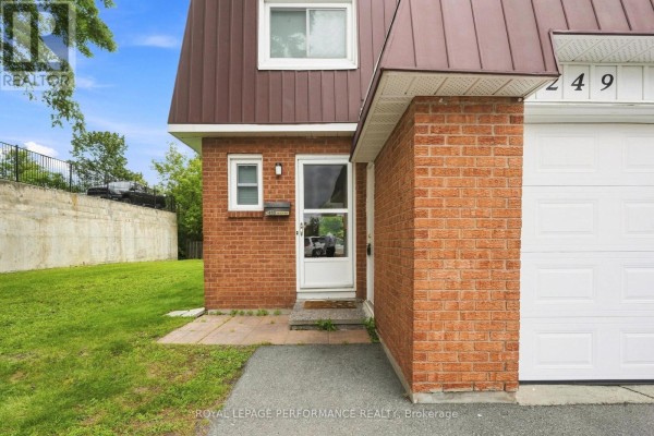 94 - 249 Romulus Private, Ottawa, ON, photo 3
