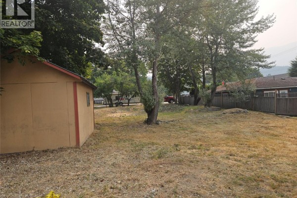 94 1st   Nw Avenue, Nakusp, BC, photo 3