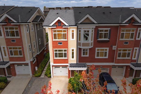 94 8068 207 Street, Langley
