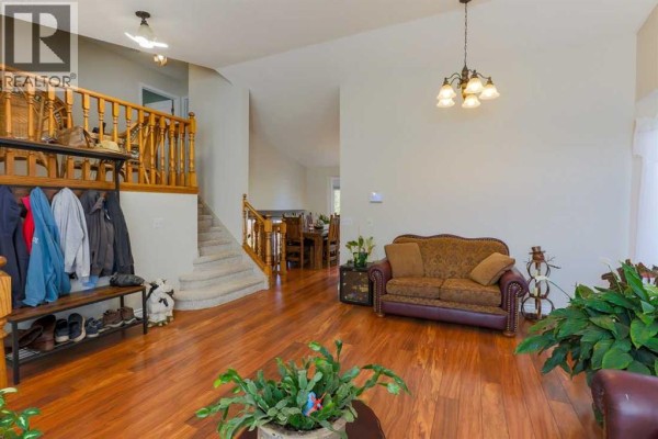 Living room - 94 Athabasca Crescent, Crossfield, AB T0M0S0 Photo 4