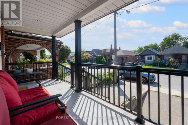 Kitchen - 94 Belgravia Avenue, Toronto, ON M6E2M5 Photo 3
