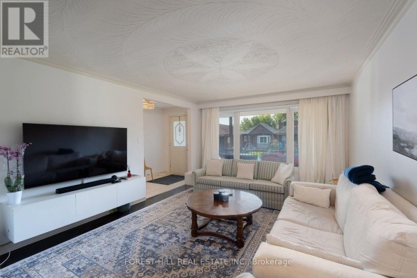 Living room - 94 Belgravia Avenue, Toronto, ON M6E2M5 Photo 5