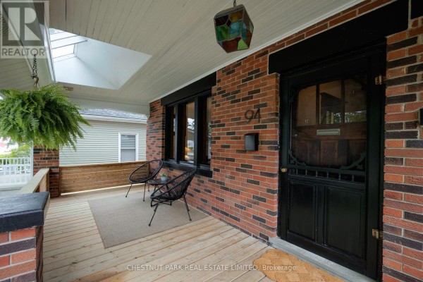Living room - 94 Briscoe Street E, London South, ON N6C1X2 Photo 2