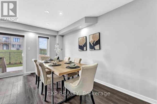 94 Crafter Crescent, Hamilton, ON L8J2V5 Photo 5