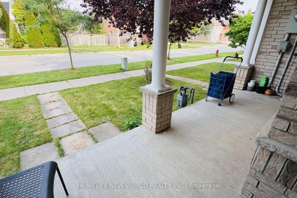 94 Forestwood Street, Richmond Hill, ON, photo 2
